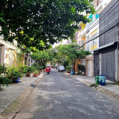 BÁN NHÀ ĐẸP THỦ ĐỨC 3 lầu, góc 2 mặt tiền đường 7m ô tô tránh.