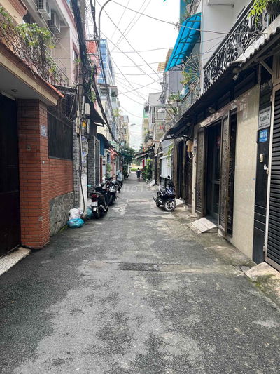 - HÀNG HIẾM- Nhà hxh Cộng Hoà, P. 13- 2 tầng chỉ 7,9 tỷ