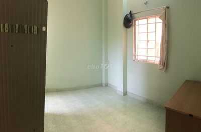 Phòng trọ giá rẻ CMT8 Q.3 TP.HCM gần chợ Hòa Hưng