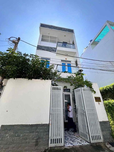 Bán nhà Ngã Tư ga Dt 7x13m hẻm xe hơi