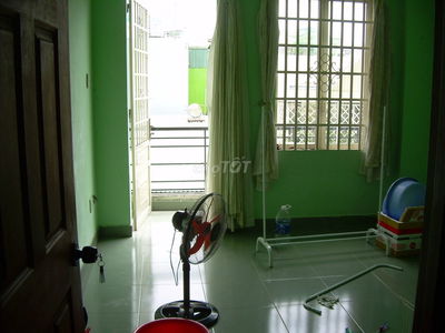 cho thuê phong`co cửa sổ,ban cong,mặt tiên