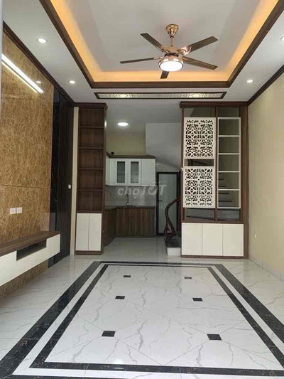 nhà đẹp hồ thạch bàn dt34m x5tầng  oto vào nhà giá 7.6tỷ  có TL