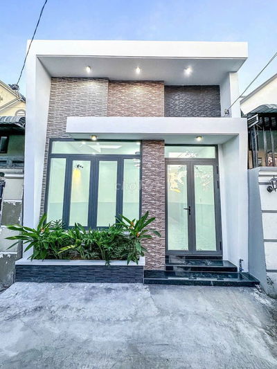 Nhà 5 triệu 2 phòng NVL được sử miếng đất trống cách nhà 2 căn