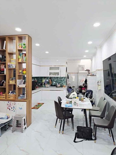 Nhà đẹp Bình Tân 2 tầng, 4x14m, hẻm ô tô, full tiện ích, giá chỉ 6.1 t