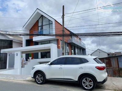 Villa - Mặt tiền - 3 tầng - 4 phòng - 3 WC - Sổ riêng - đường Lý Nam Đế, Phường 8, Đà Lạt,