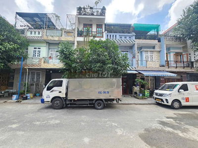 Nhà phố gần VinCom Dĩ An, phường Dĩ An, TP Dĩ An.
