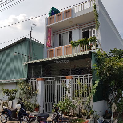 Bán gấp nhà 1lầu+5kiot,Thu nhập ổn định 180triệu/năm,Giá 6,3tỷ