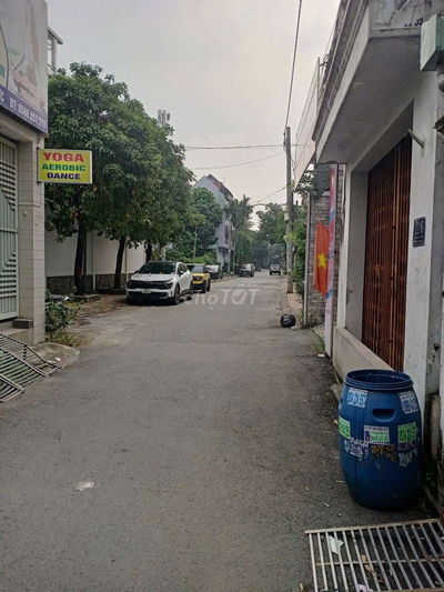 10,3 Tỷ - Nhà 3 Phòng Ngủ,  140m2 Đất - Ngay Công Viên Đường 9.