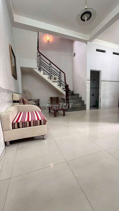 Nguyên căn 2 lầu, 5x10m, 3PN, 3WC. Online, gia đình, anh chị em