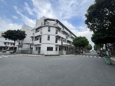 CHÍNH CHỦ CẦN TIỀN BÁN LỖ dưới giá chủ đầu tư Nhà phố căn góc Bến Lức