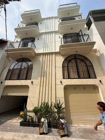 BÁN NHÀ 4 LẦU NGANG 8 MÉT HẺM XE HƠI LỚN