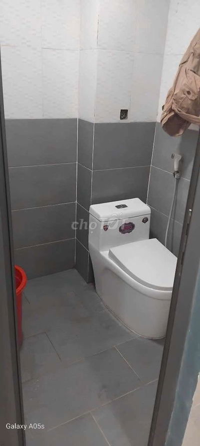 Cần bán nhà sát chợ Hóc Môn. Gần trường học Lý Thường Kiệt giá 850 tr