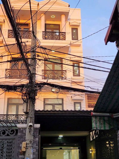 Bán nhà 4×27 , đúc 5 lầu hẻm 8m sát mặt tiền đường