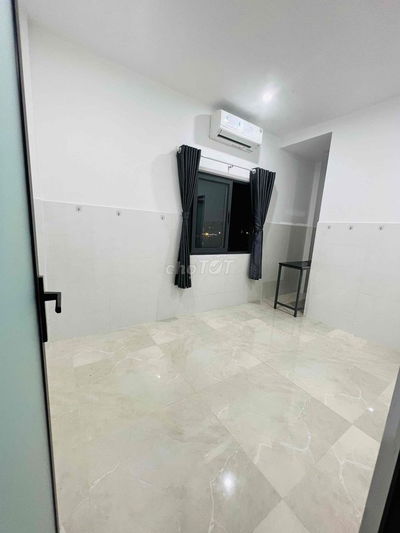 PHÒNG MÁY LẠNH CỬA SỔ THOÁNG MÁT GẦN GIGAMALL