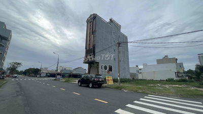 Lô đất mặt tiền Nguyễn Thần Hiến sát ngã 4 thông thẳng bãi tắm