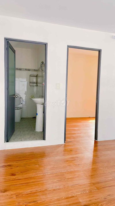 bán nhà dân xây đã qua sử dụng sổ riêng thổ cư 100%,hẻm 8m