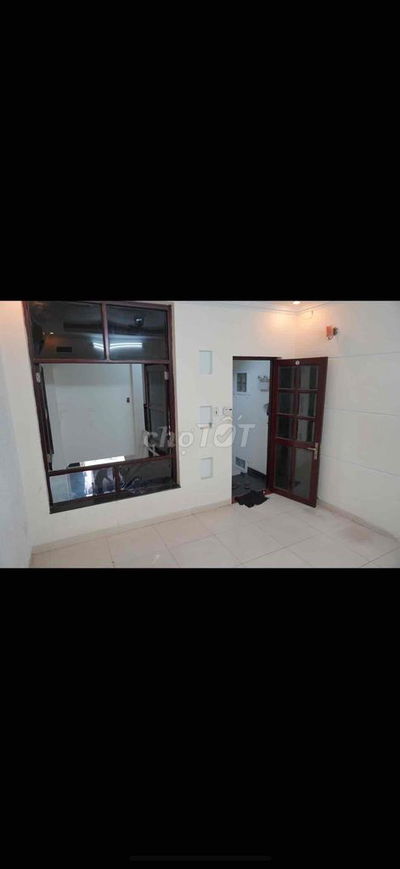 phòng rộng giá sv cho gia dong 6 thang