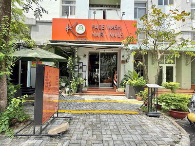 SANG RẺ TIỆM SPA NAIL TÓC Ở ĐƯỜNG SỐ 22, PHÚ MỸ HƯNG ĐẦY ĐỦ MÁY MÓC