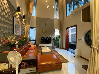 Siêu biệt thự MT Thới Tam Thôn ,Hóc Môn 3Tx 300 m2 .Giá chỉ 14  tỷ (TL