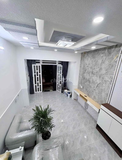 Nhà Đúc 2 Tầng-Hẻm Xe Hơi 5m-Gần Ngã 4 Bốn Xã-2 Phòng Ngủ