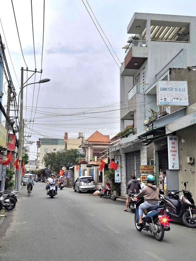 hảm xe tải - 70m2 - ko qui hoạch- ko mồ Sát Tô ký TCH Quận 12