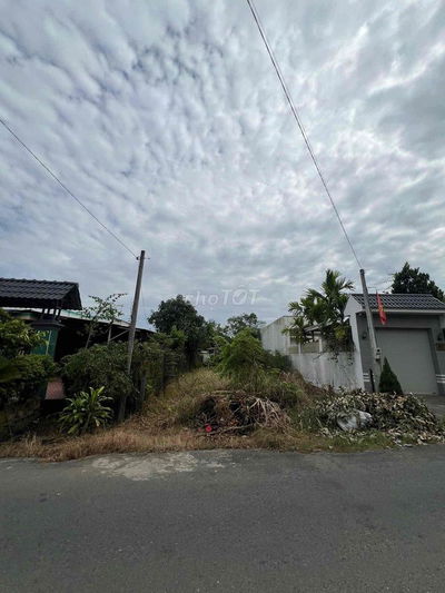 140M2 ĐẤT THỔ MẶT TIỀN ĐƯỜNG CÂY TRÔM MỸ KHÁNH CHỈ 960TR