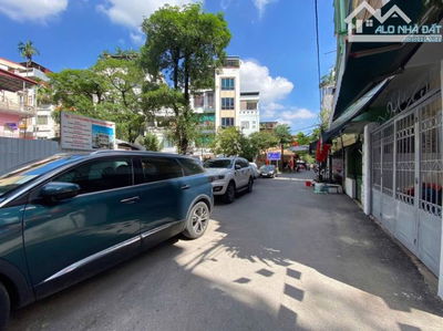 BÁN NHÀ PHỐ NGUYỄN VĂN HUYÊN PHÂN LÔ OTO DT60m2*5T NHÀ DÂN XÂY Ở LUÔN. NHỈNH 19 TỶ