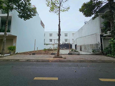 Cho thuê đất mặt tiền ngang 16m8. khu dân cư D2D