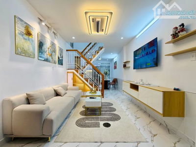 Nhà Đoàn Thị Điểm, Phú Nhuận giá 4 tỷ 250 / 55.2m2. SHR, nhiều tiện ích