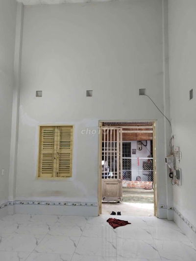 Nhà mới cho thuê dt 4×14 có 1pn,1wc. Có sân để xe máy