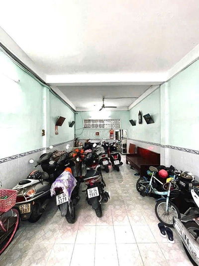 CẦN VỐN LÀM ĂN BÁN GẤP NHÀ 2 LẦU TIỆN XÂY MỚI. GIÁ QUÁ RẺ ĐỂ ĐẦU TƯ