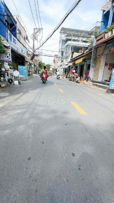 BÁN GẤP NHÀ MẶT TIỀN DTSD 100m2-NGAY KHU THẠCH LAM CÓ SẴN DÒNG TIỀN