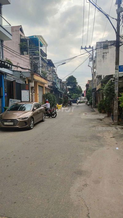 NHÀ SÁT MẶT TIỀN - VF3 ĐỖ CỬA - 4 PHÒNG CHO THUÊ 15 TRIỆU - NHỈNH 5 TỶ