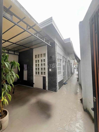 BÁN NHÀ 120m2 GIÁ  5TY4 NGANG 6m, Ô TÔ ĐẬU NGAY CỔNG NHÀ, NGAY TÔ NGỌC