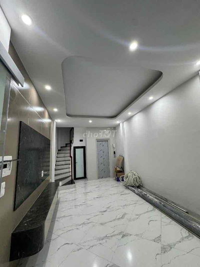 Đống Đa -35m x 5 Tầng - Thang Máy -Mới Koong