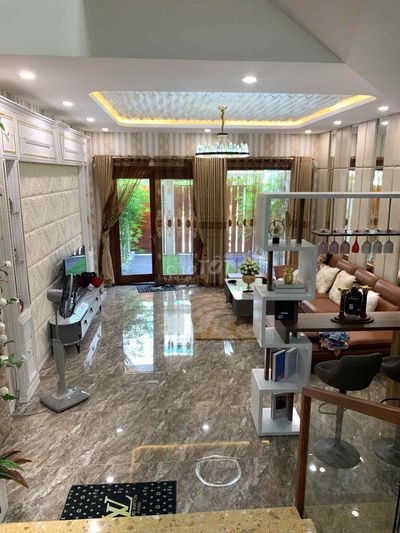 Cho thuê nhà 3 tầng siêu đẹp mặt tiền đường Đinh Văn Chấp Khu Hoà Xuân