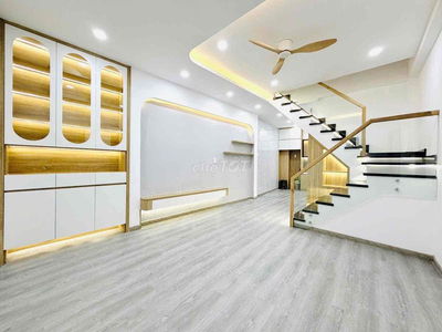 Nhà Đẹp Quận 10 40m2 3 Tầng Sân Thượng - Gần Mặt Tiền - 6.6 Tỷ