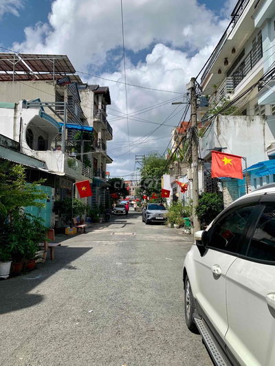 Nhà 3 tầng 106m2, Lê Văn Khương, hẻm xe tải, 12 phòng, chỉ nhỉnh 7 tỷ