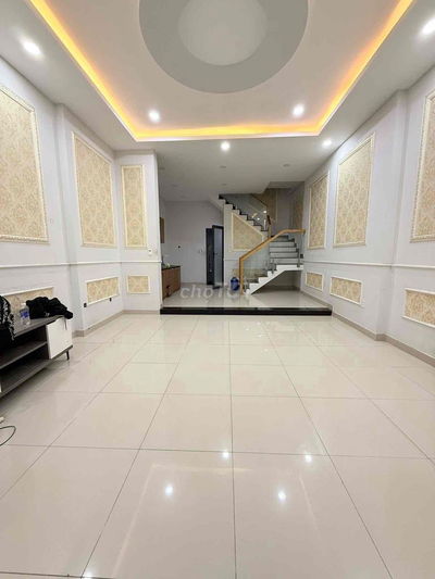 NHÀ NGÃ TƯ GA. TRỆT LẦU 2PN 2WC ( 1 SỐ NỘI THẤT )