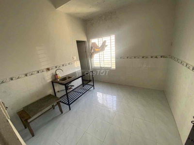 -Hết tháng 12 ni. Bên mình có dư 1 phòng. Kiệt ngũ hành sơn. . Có điều