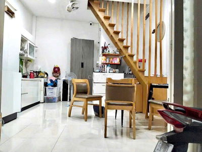 NGỘP BANK, CẦN BÁN GẤP NHÀ 2TẦNG HOÀNG HOA THÁM PHÚ NHUẬN 3 TỶ NHỈNH