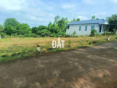 Bán đất giá rẻ 650tr 150m2 đường nhựa dân cư đông