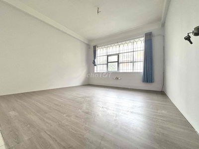 PHÒNG SIÊU RỘNG CÓ CỬA SỔ LỚN