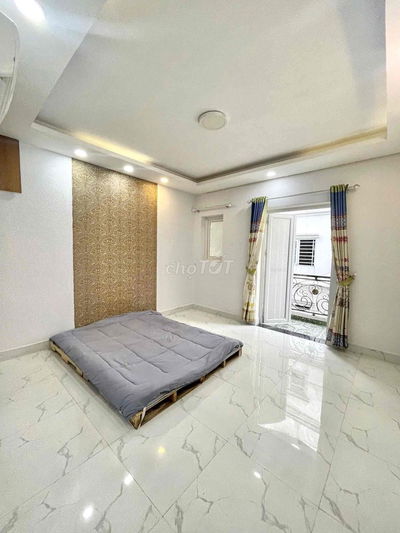 TRỐNG PHÒNG RỘNG THOÁNG BAN CÔNG RIÊNG