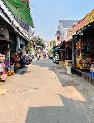 NHÀ MẶT TIỀN KINH DOANH, 4X15, ĐƯỜNG NHỰA 6M,SỔ HỒNG RIÊNG, GIÁ 4 TỶ X