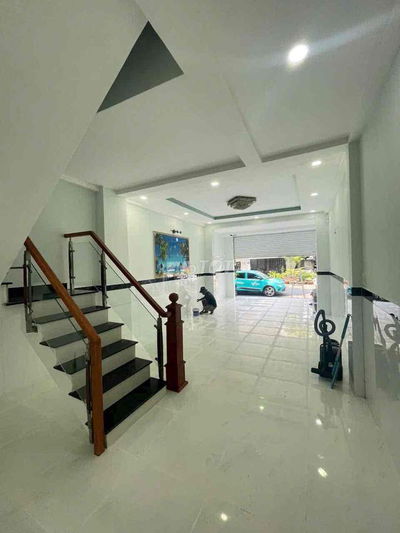 Cho thuê nhà 4,5m x15m.xây 1 Lầu Mặt Tiền Đường Thới An.Q12