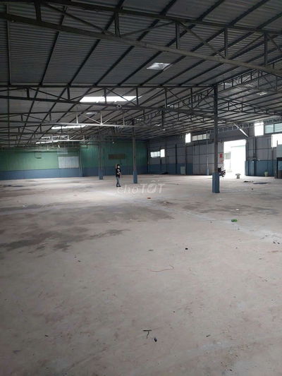 Cho thuê nhà xưởng 2000m2 giá 80tr đường xe 10T Hà Huy Giáp Quận 12
