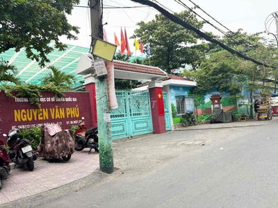 Bán gấp nhà Lạc Long Quân 27m2, 3PN quận 11