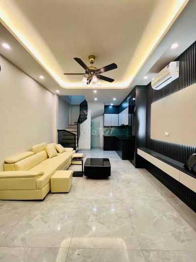 Hàng xóm royal-35m2- 1 bước ra phố- tiện ích đầy đủ.