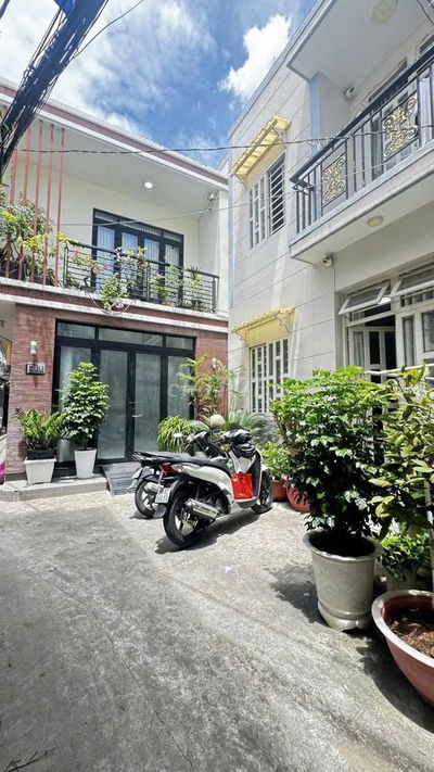 997/31/6 Trần Xuân Soạn, P. Tân Hưng, Q7. Hoa hồng 01 cây vàng 9999